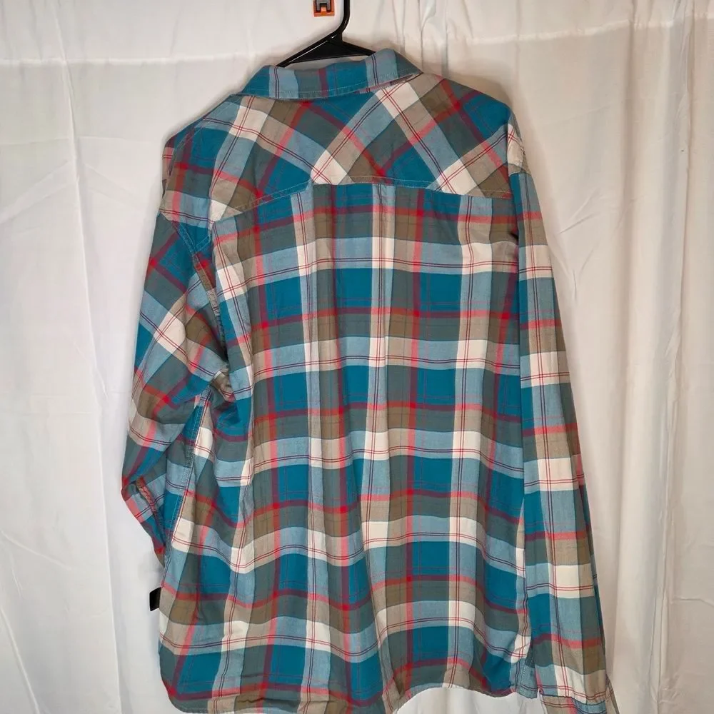 Patagonia Men's Casual Light Weight Blue and Red Plaid Button-Down Shirt Size L